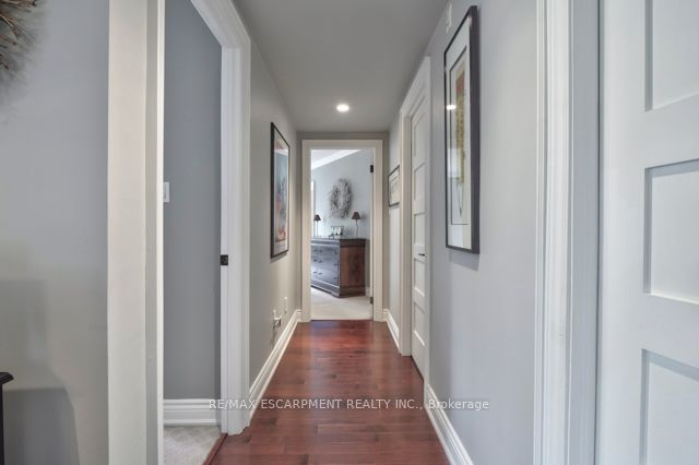 390 Upper Middle Rd E, #306