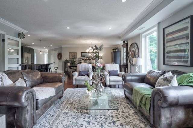 390 Upper Middle Rd E, #306