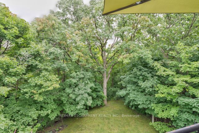 390 Upper Middle Rd E, #306