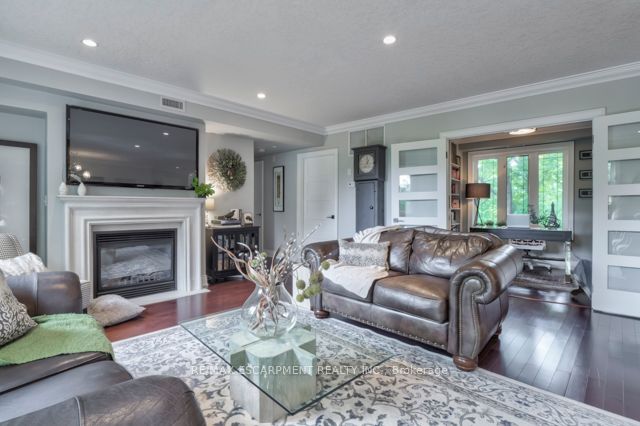 390 Upper Middle Rd E, #306
