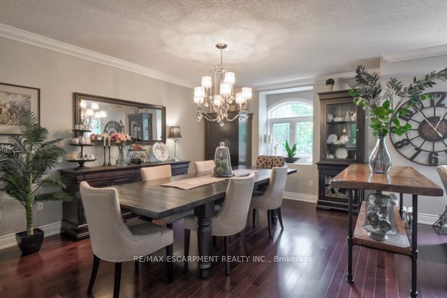390 Upper Middle Rd E, #306