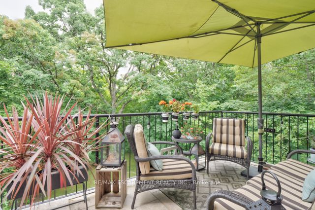 390 Upper Middle Rd E, #306