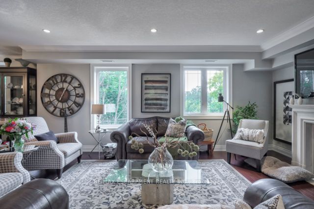 390 Upper Middle Rd E, #306