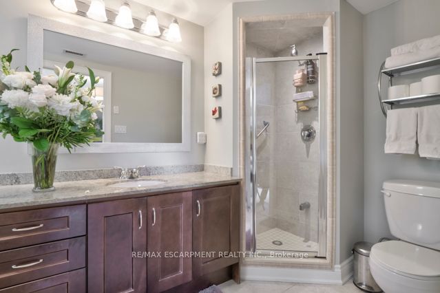 390 Upper Middle Rd E, #306