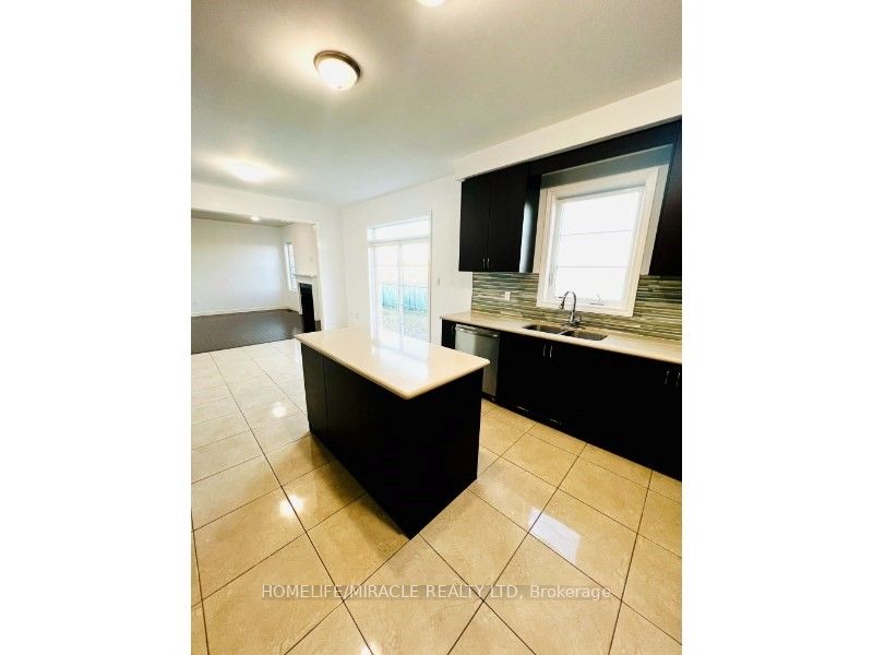 39 Bering Rd, #Main
