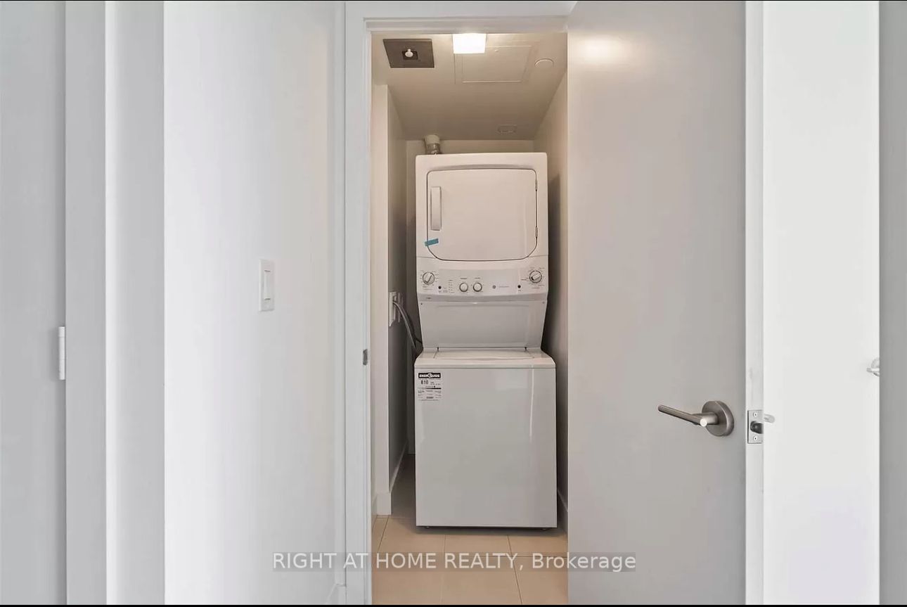 180 Veterans Dr, #806