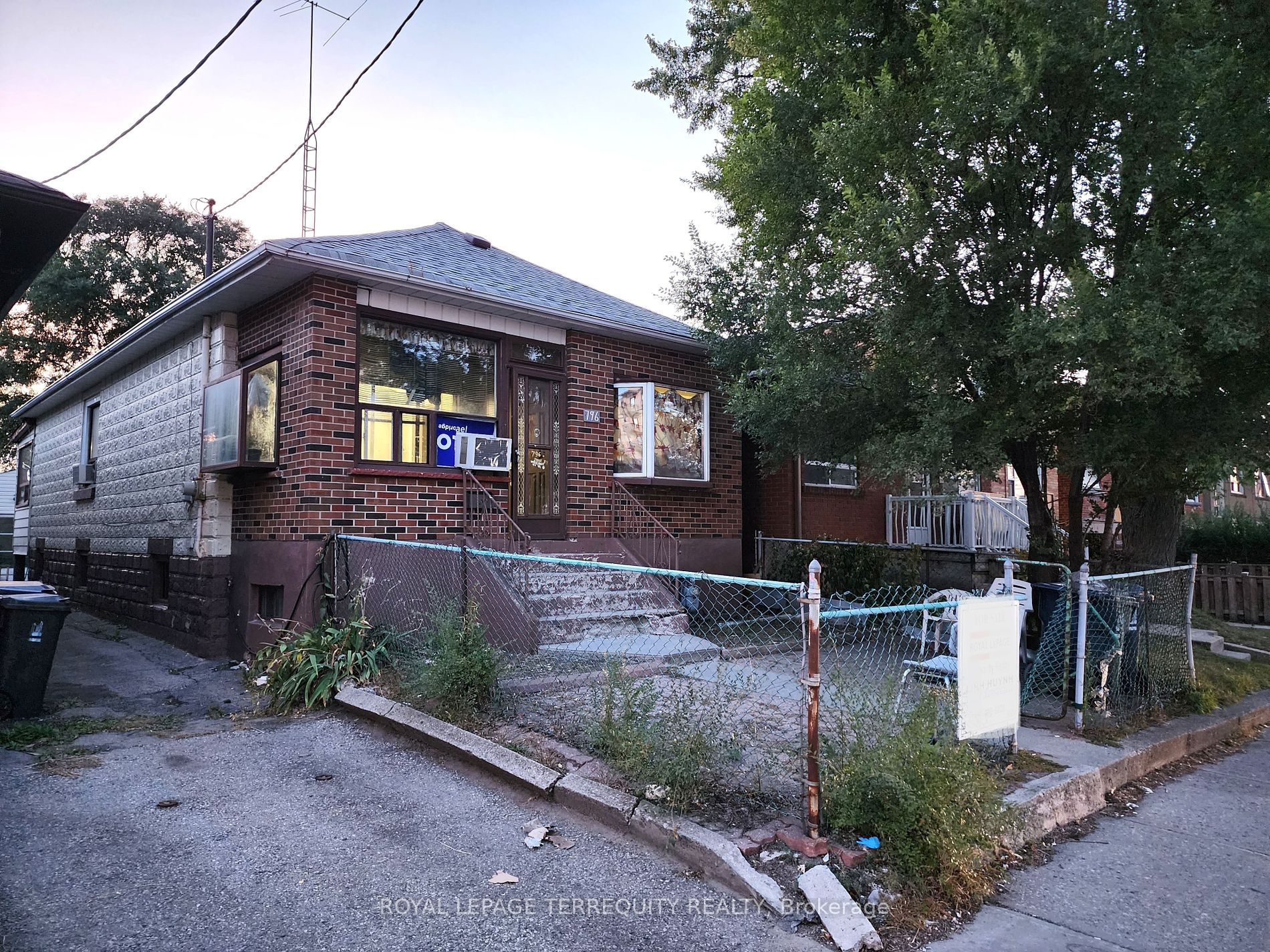 796 Jane St