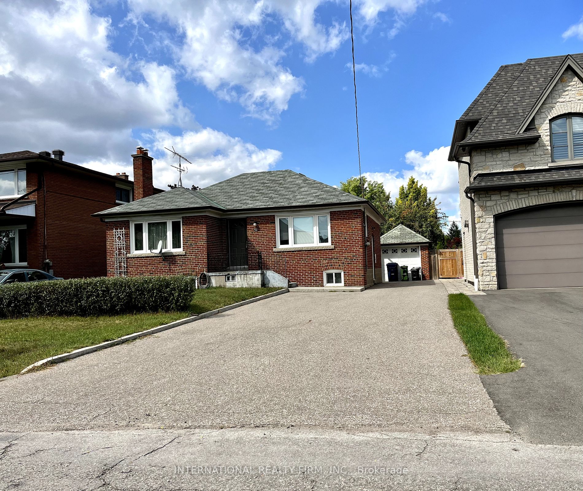 52 Albright Ave
