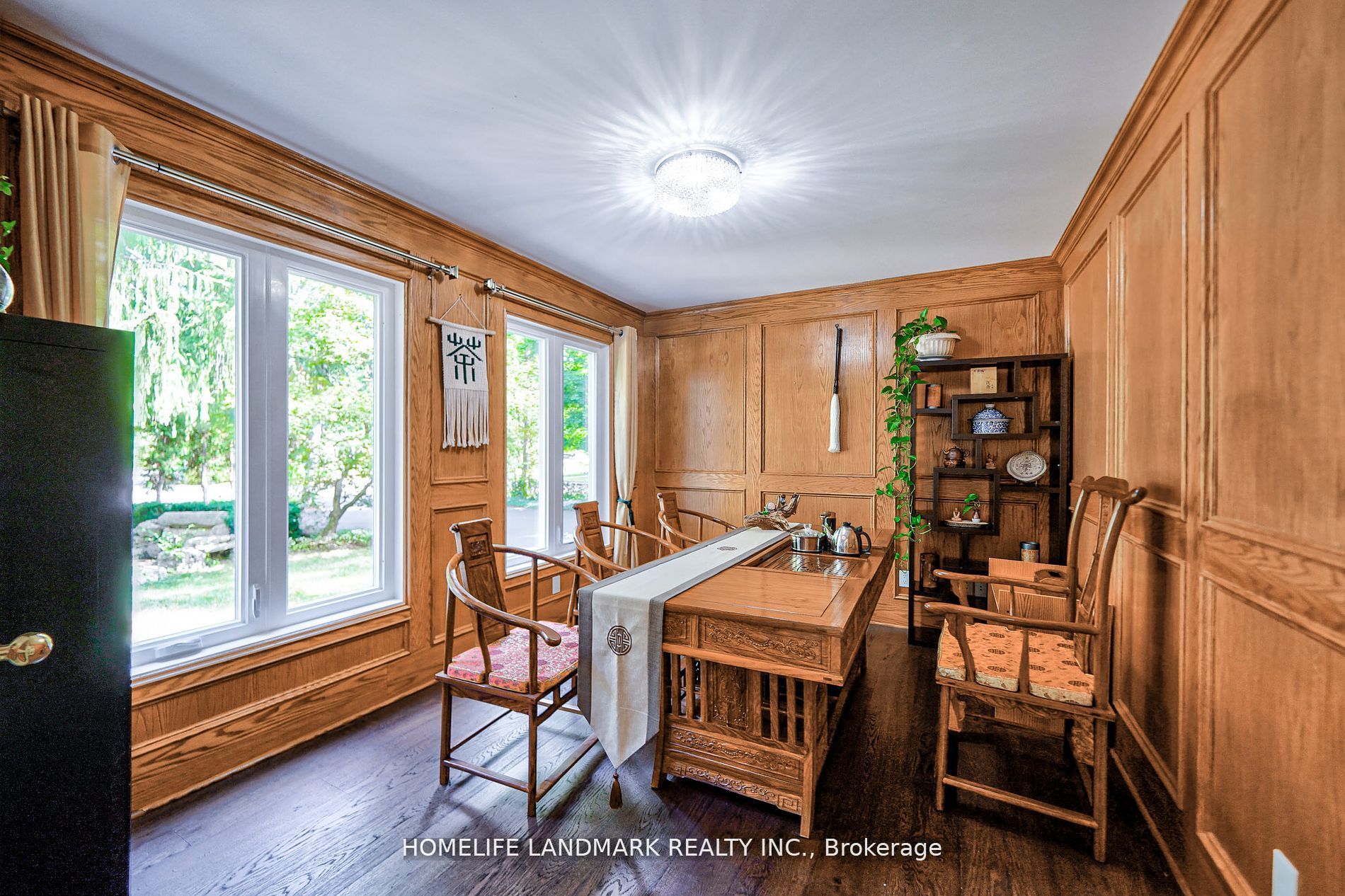 352 Maple Grove Dr