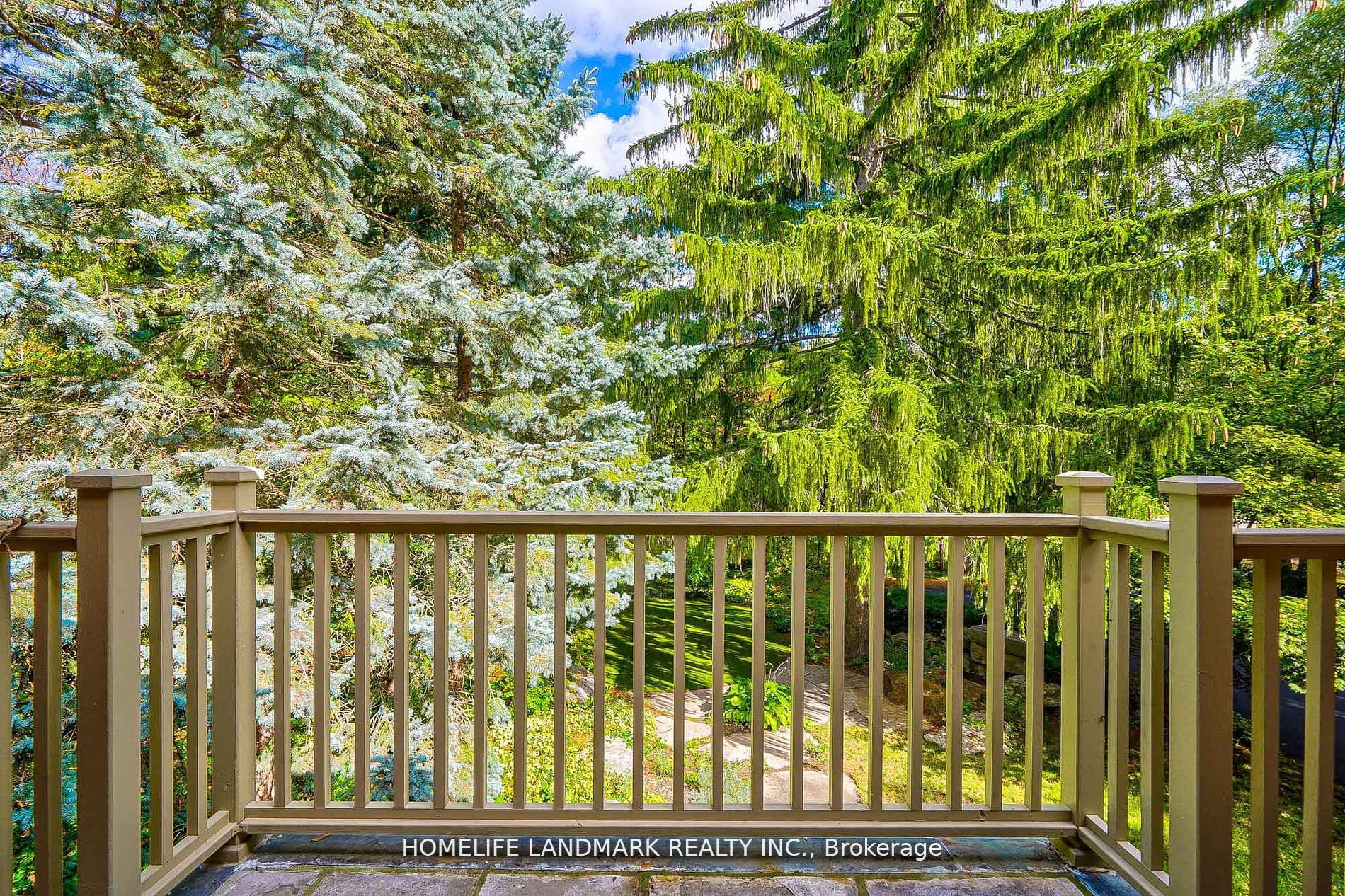 352 Maple Grove Dr