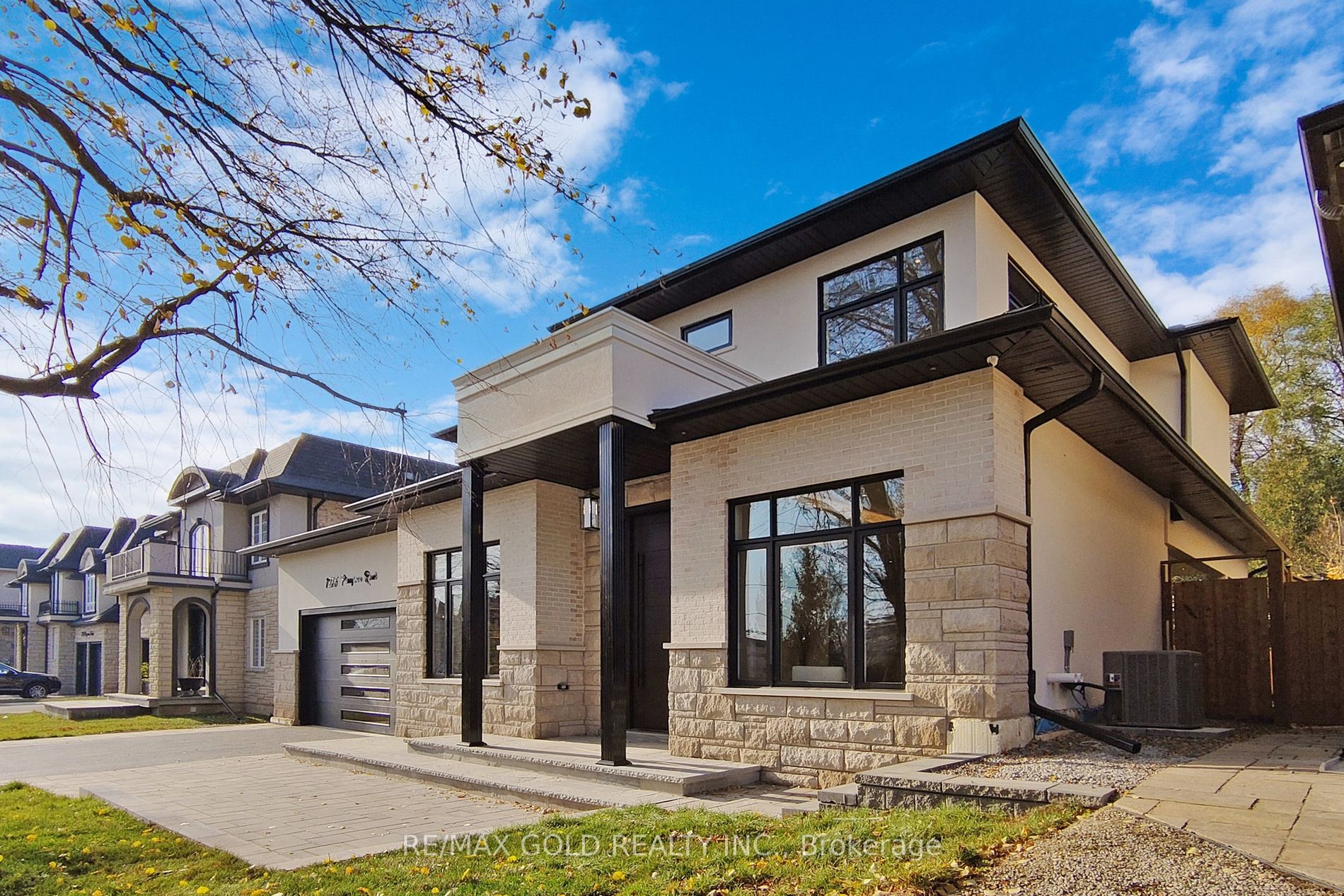 1215 Pinegrove Rd