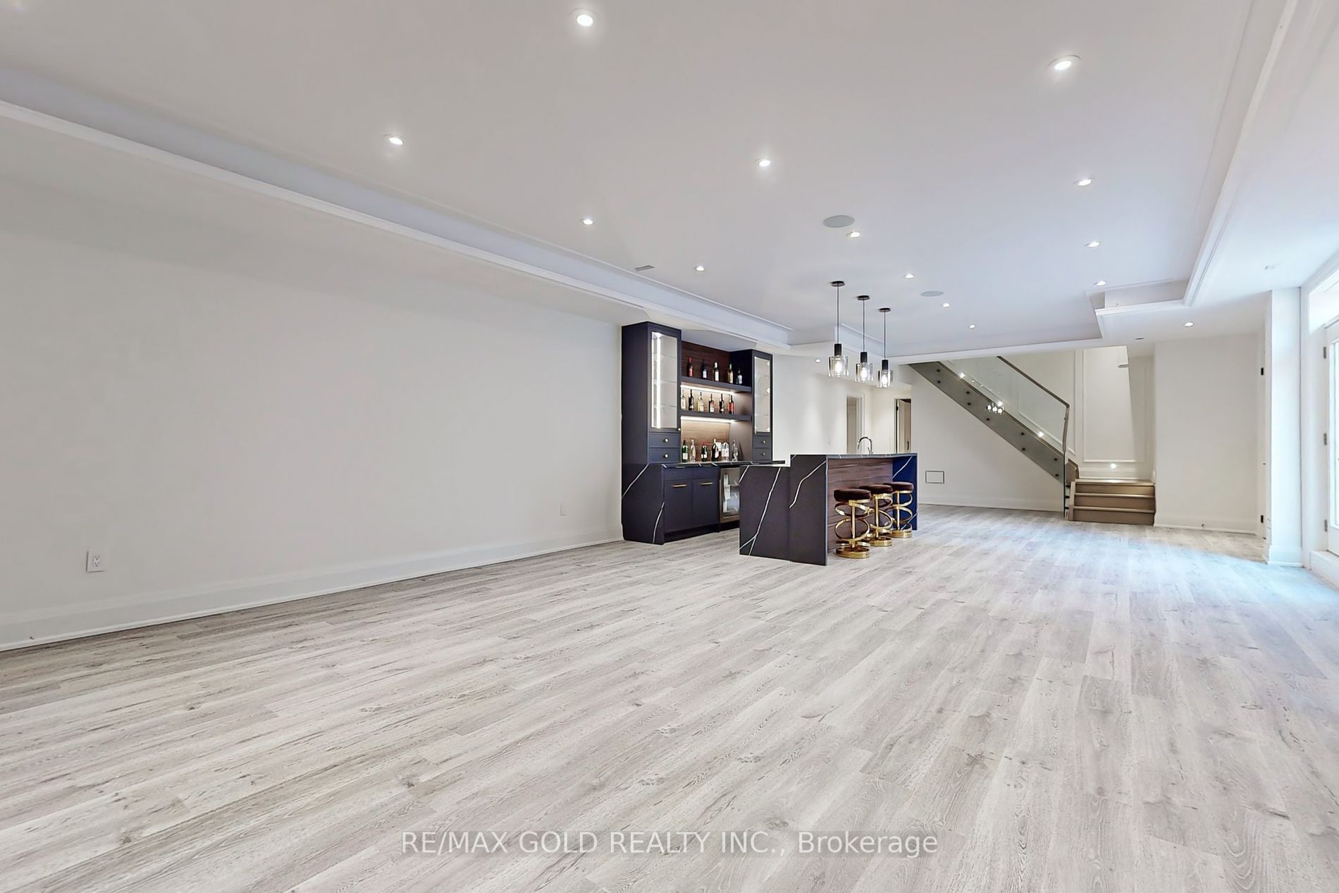 1215 Pinegrove Rd