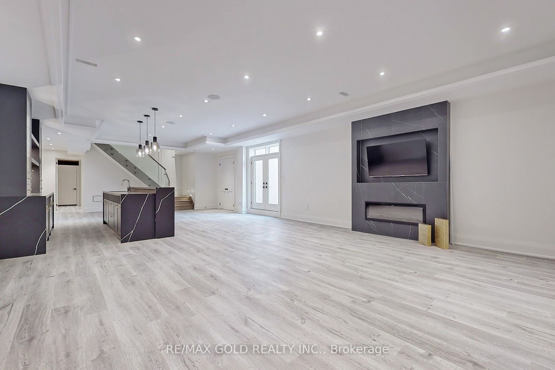 1215 Pinegrove Rd