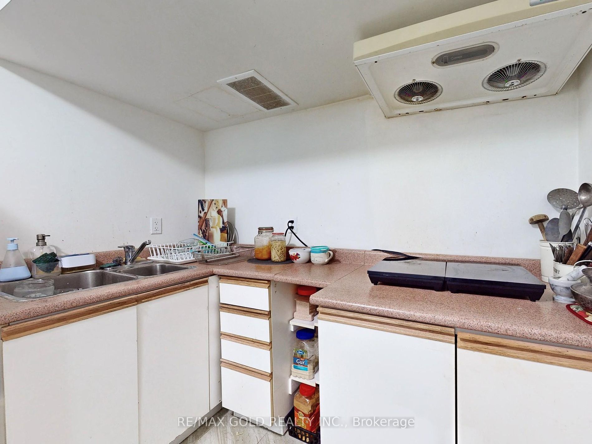 30 Longbourne Cres
