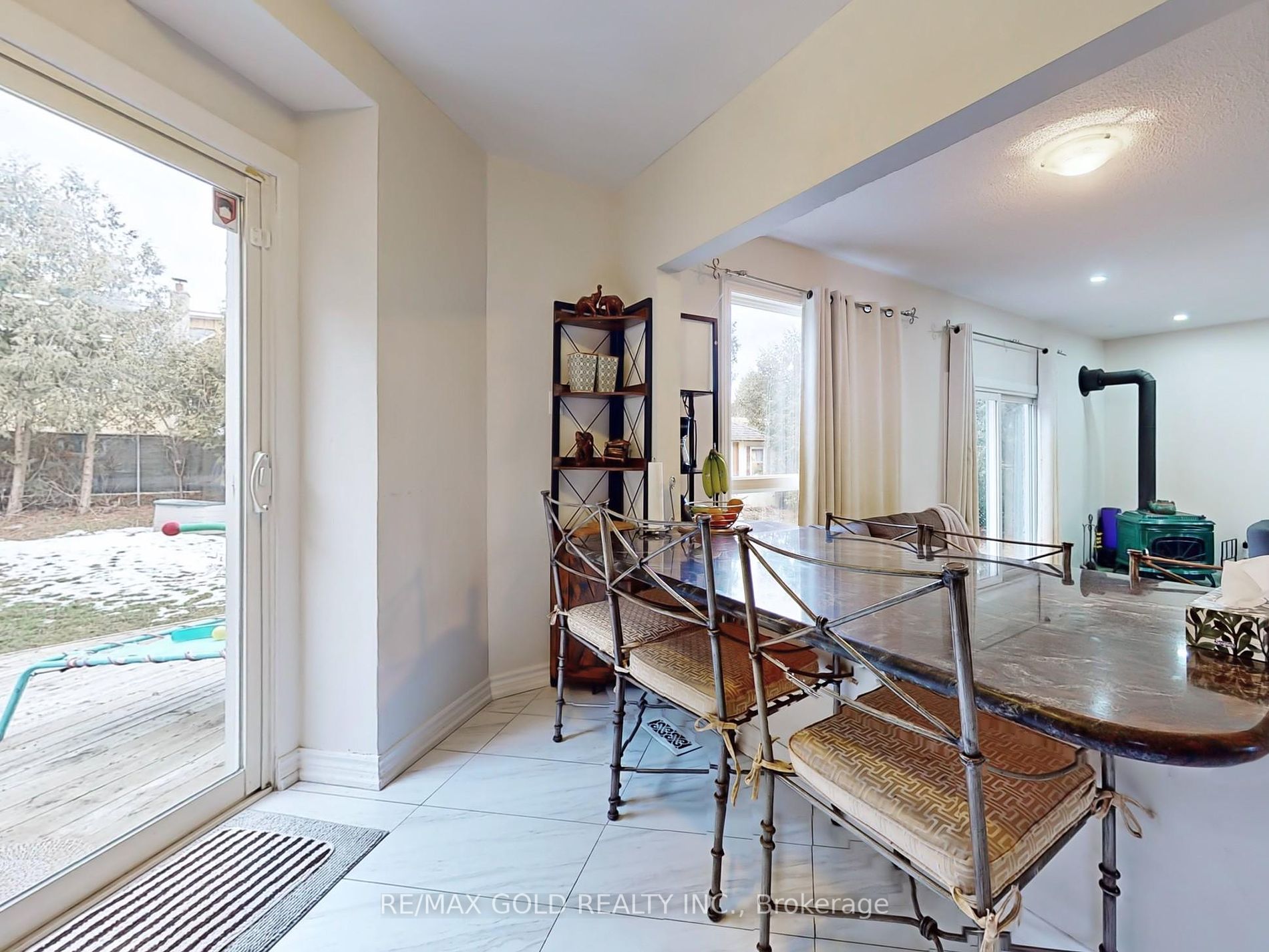 30 Longbourne Cres