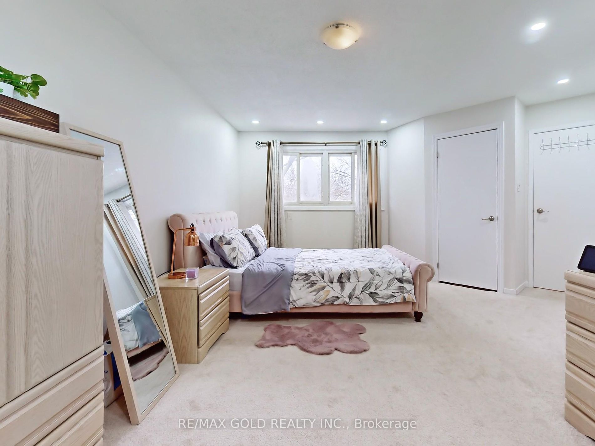 30 Longbourne Cres