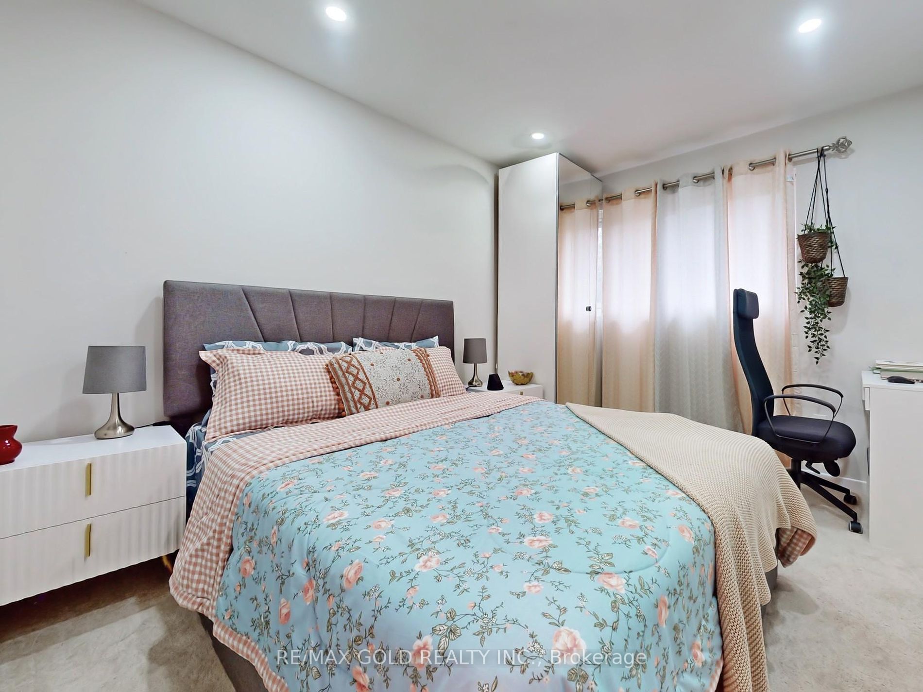 30 Longbourne Cres