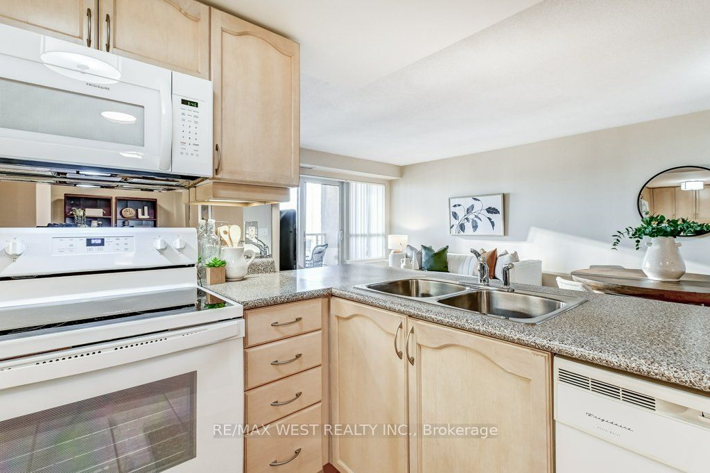 350 Princess Royal Dr, #1408