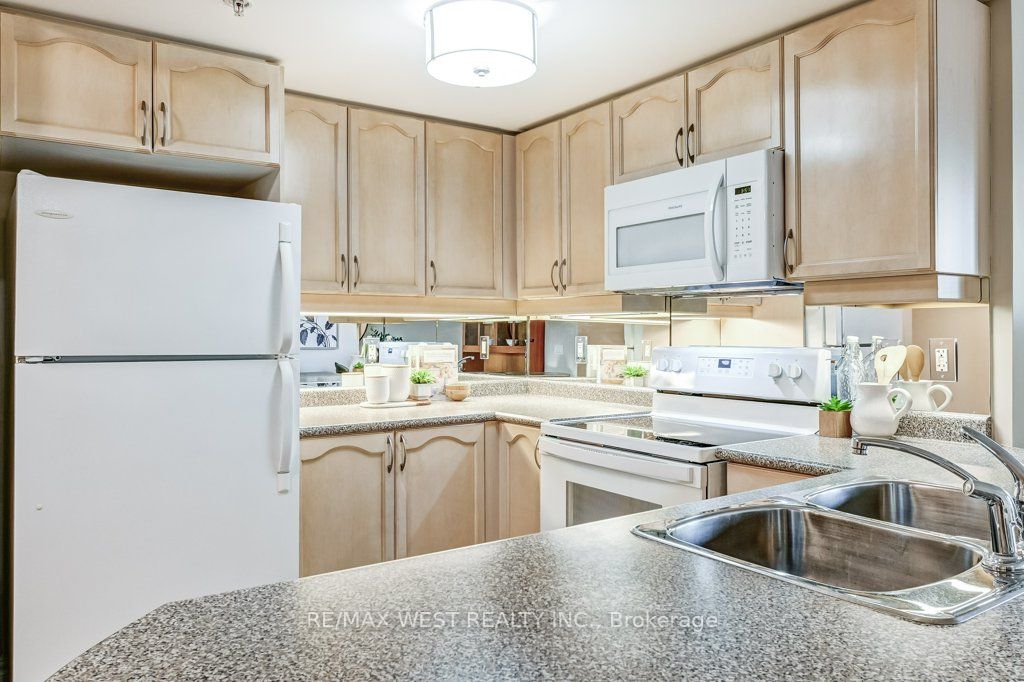 350 Princess Royal Dr, #1408