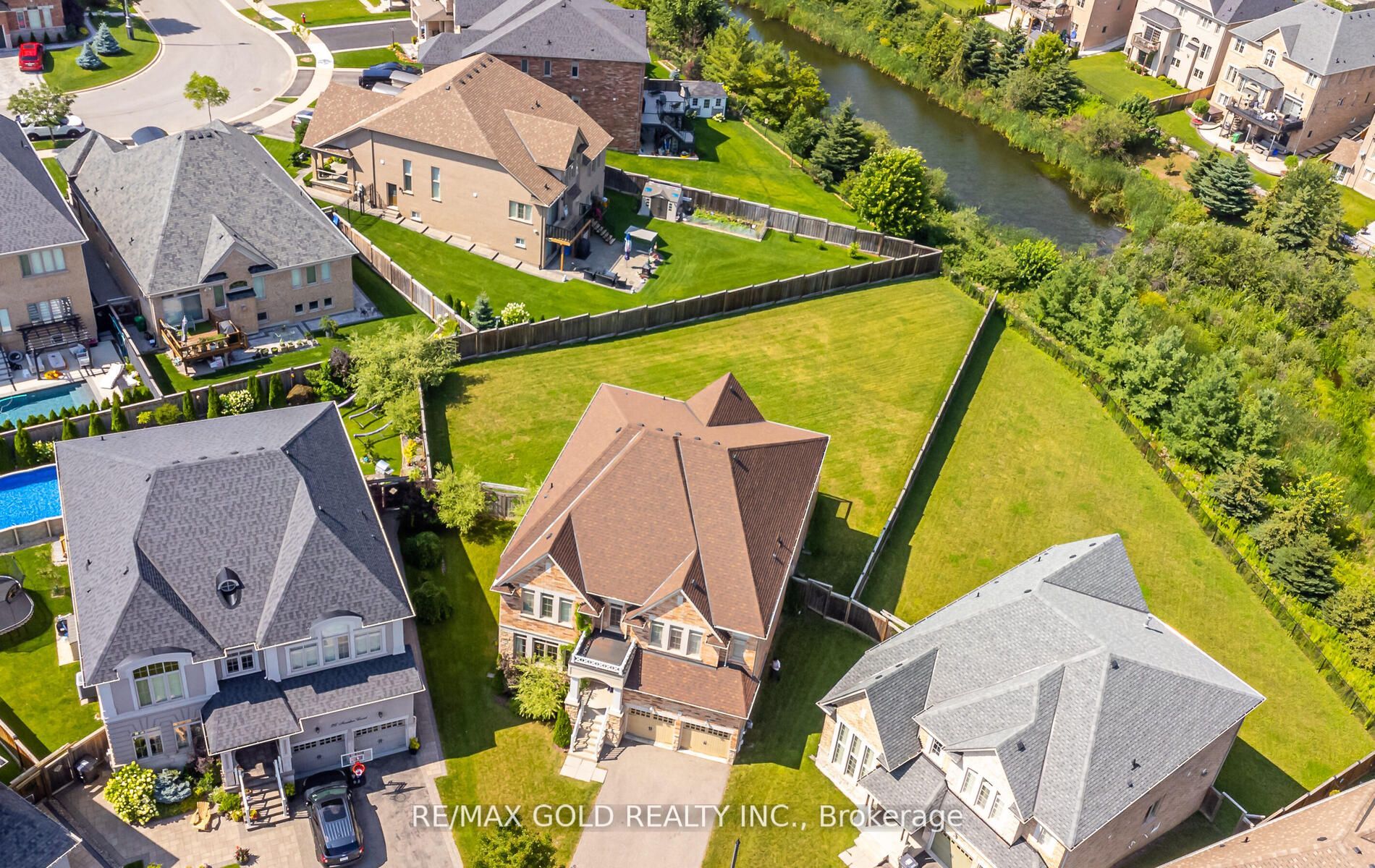 28 Ivanhoe Crt
