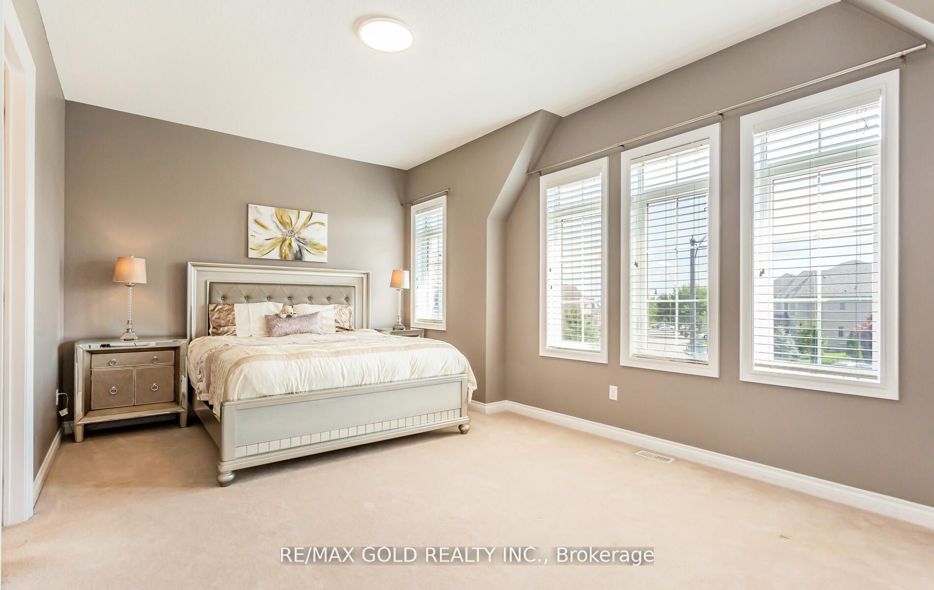 28 Ivanhoe Crt