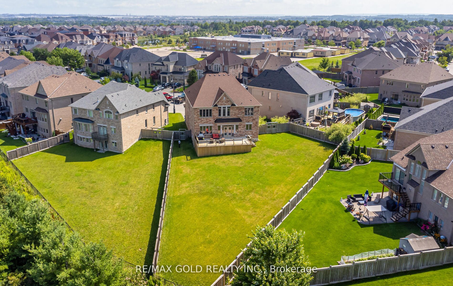 28 Ivanhoe Crt