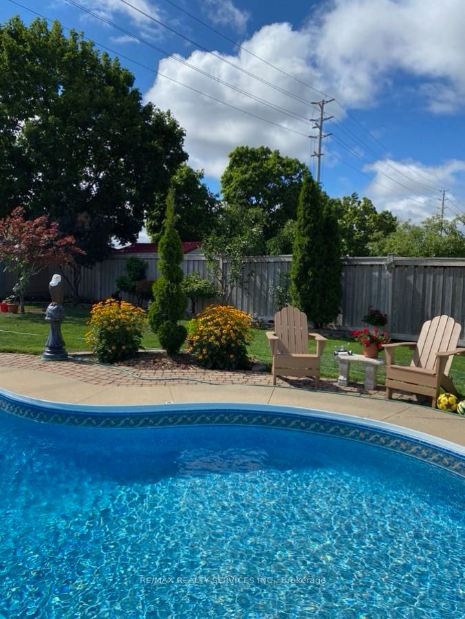 98 Corkett Dr