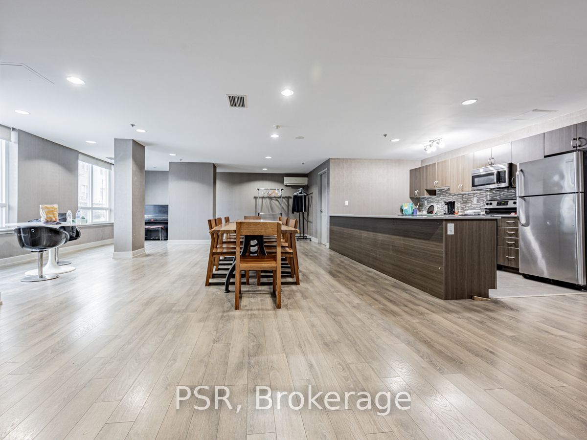 816 Lansdowne Avenue #424
