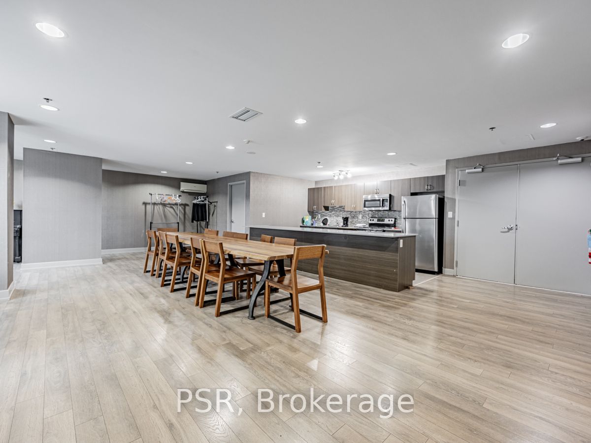 816 Lansdowne Avenue #424