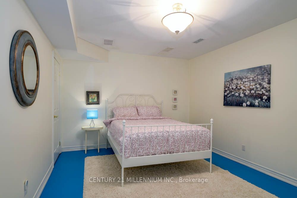 6 Inglenook Court