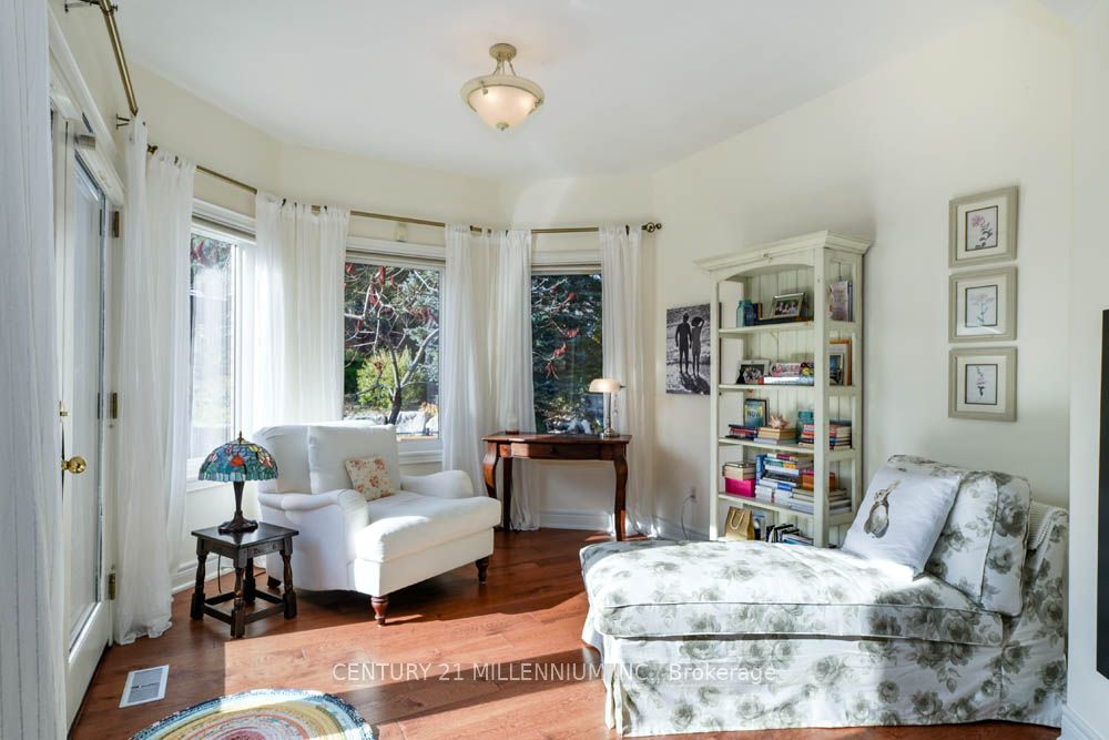 6 Inglenook Court