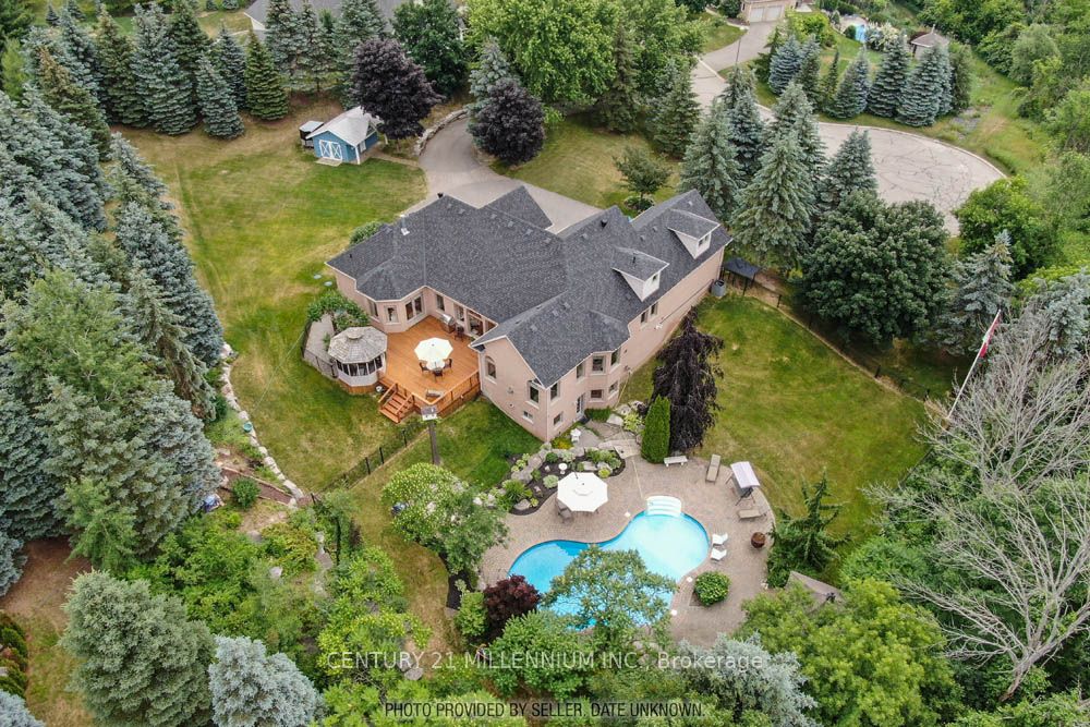6 Inglenook Court