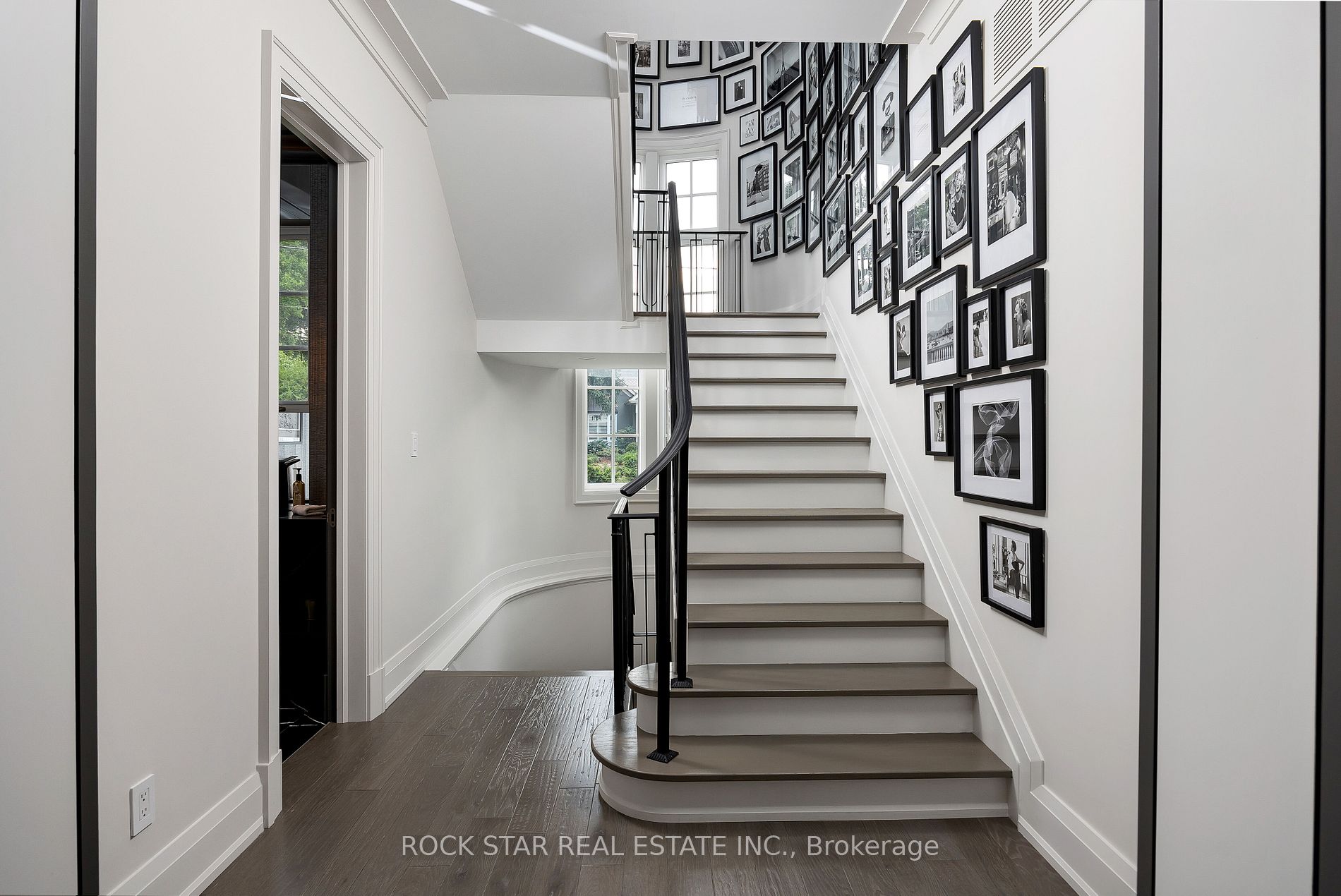 421 Wedgewood Dr