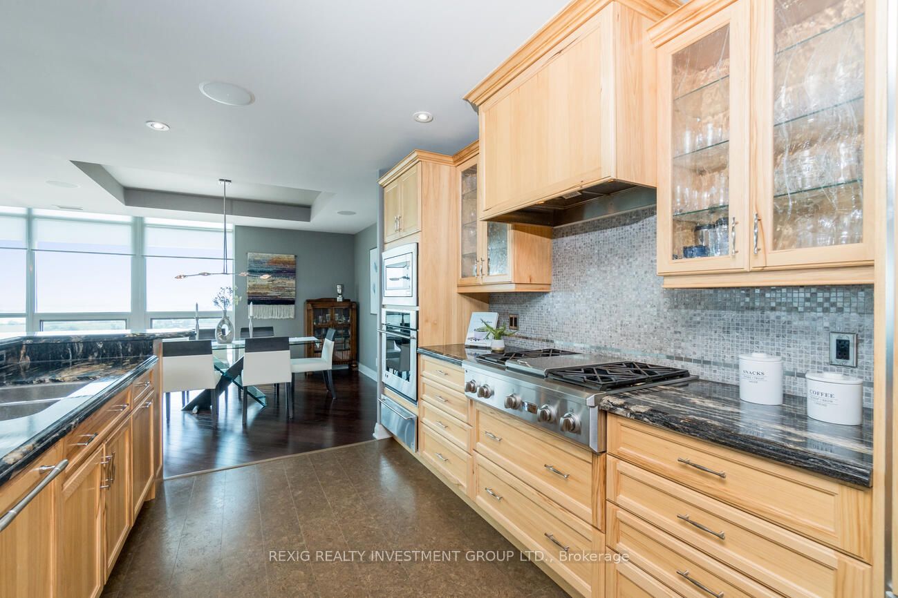 1055 Southdown Rd W, #Ph10
