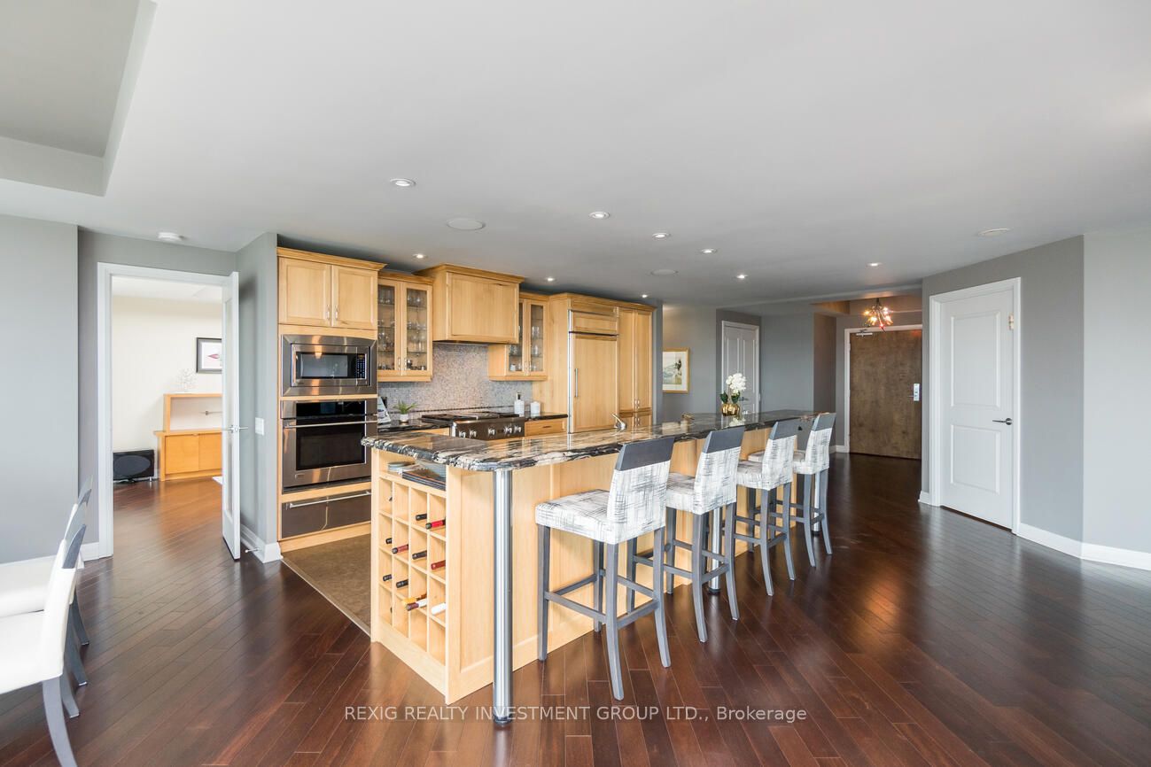 1055 Southdown Rd W, #Ph10