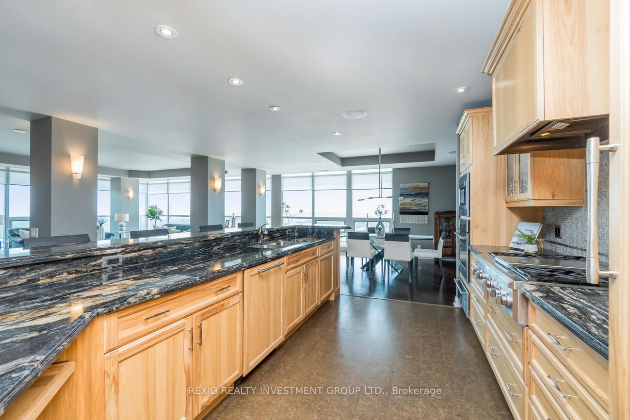 1055 Southdown Rd W, #Ph10
