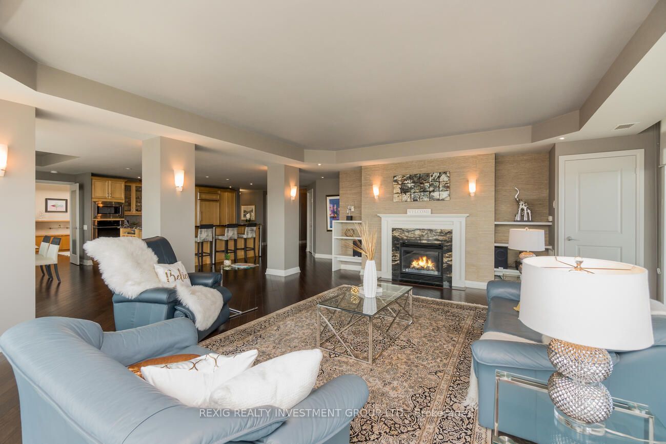 1055 Southdown Rd W, #Ph10