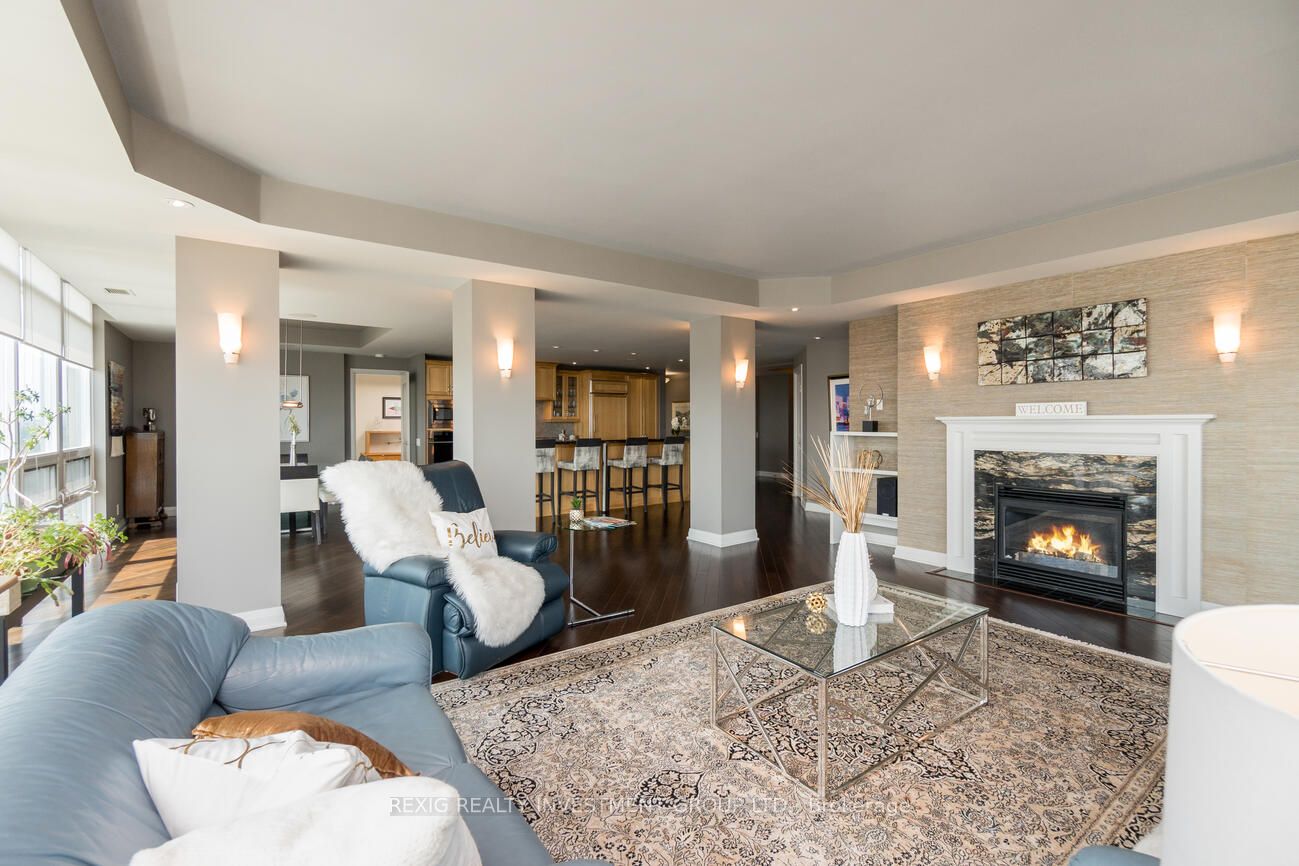 1055 Southdown Rd W, #Ph10
