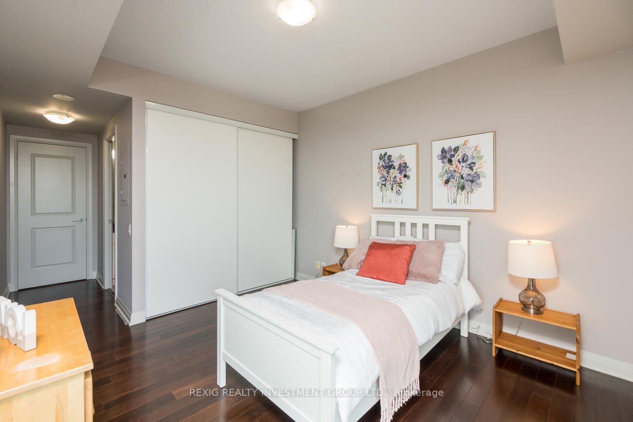 1055 Southdown Rd W, #Ph10