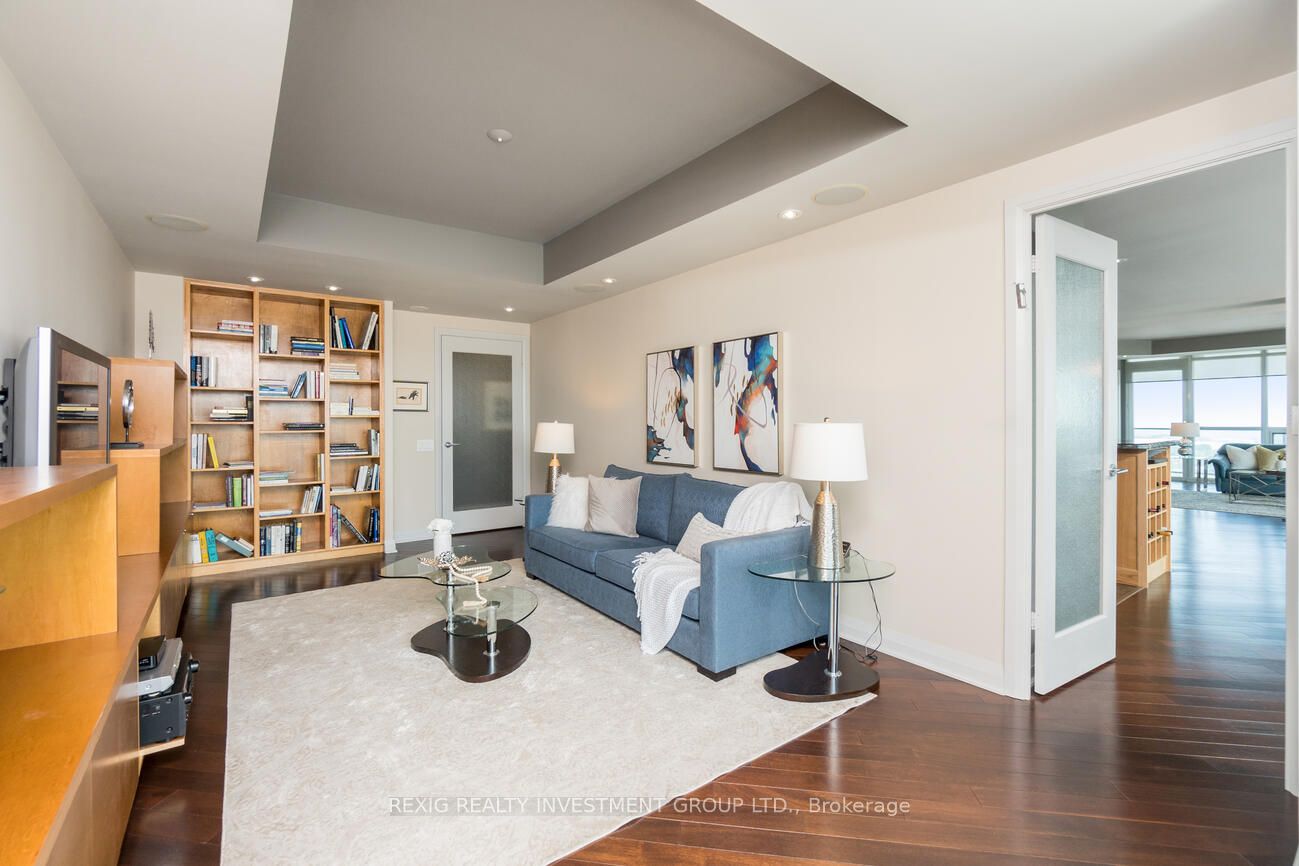1055 Southdown Rd W, #Ph10