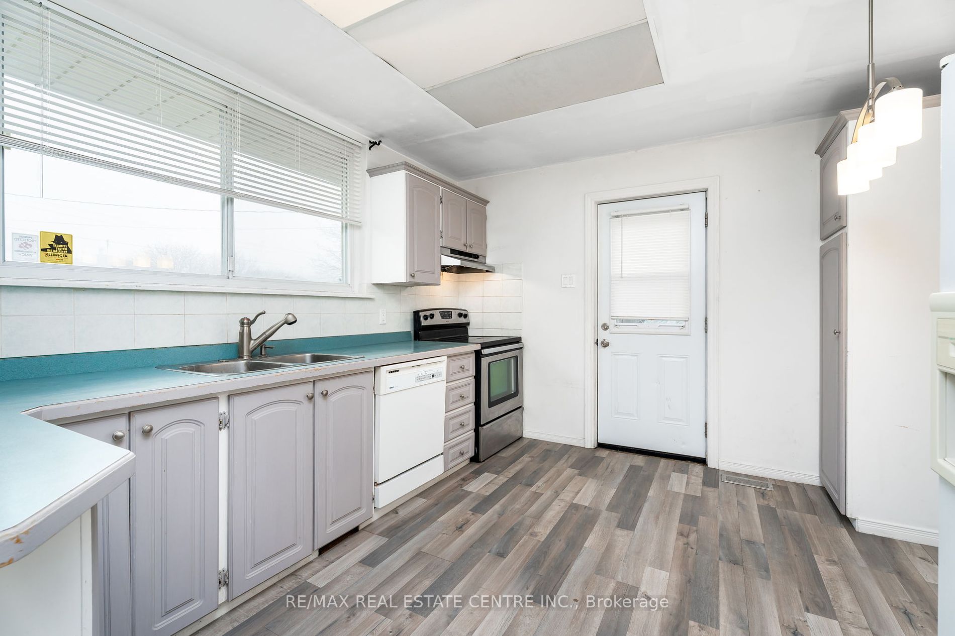 76 Raylawn Cres