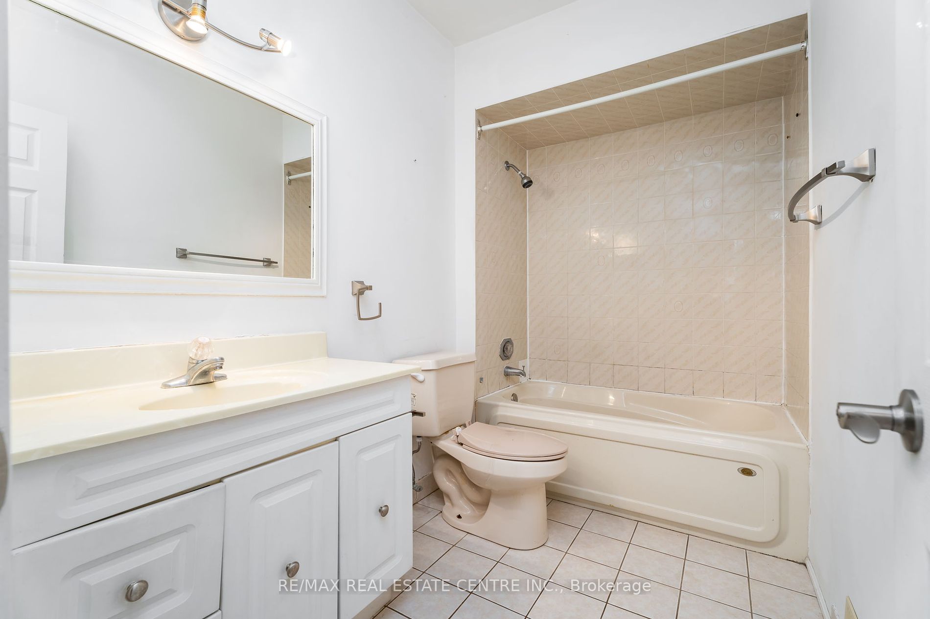 76 Raylawn Cres