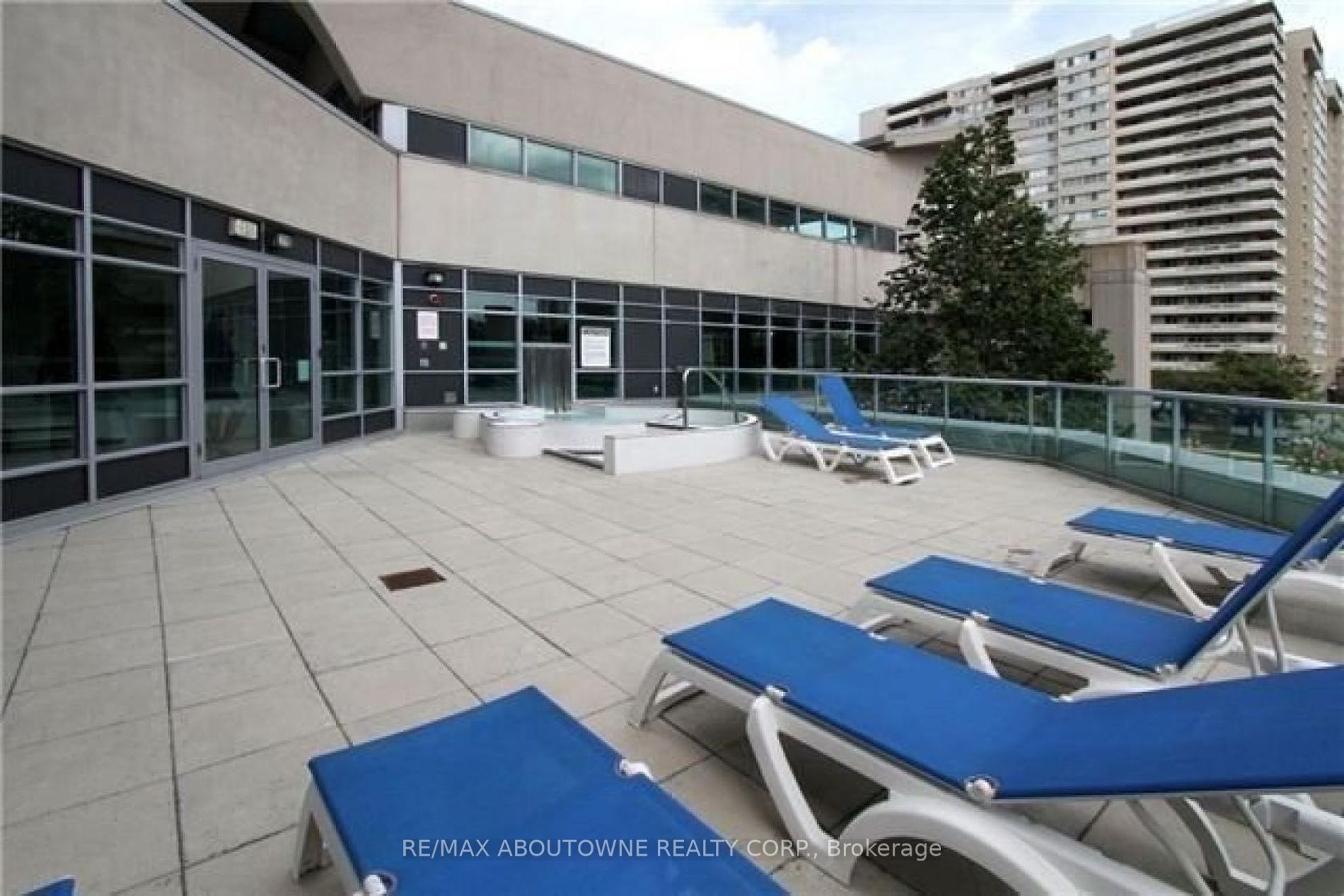 1 Elm Dr W, #802