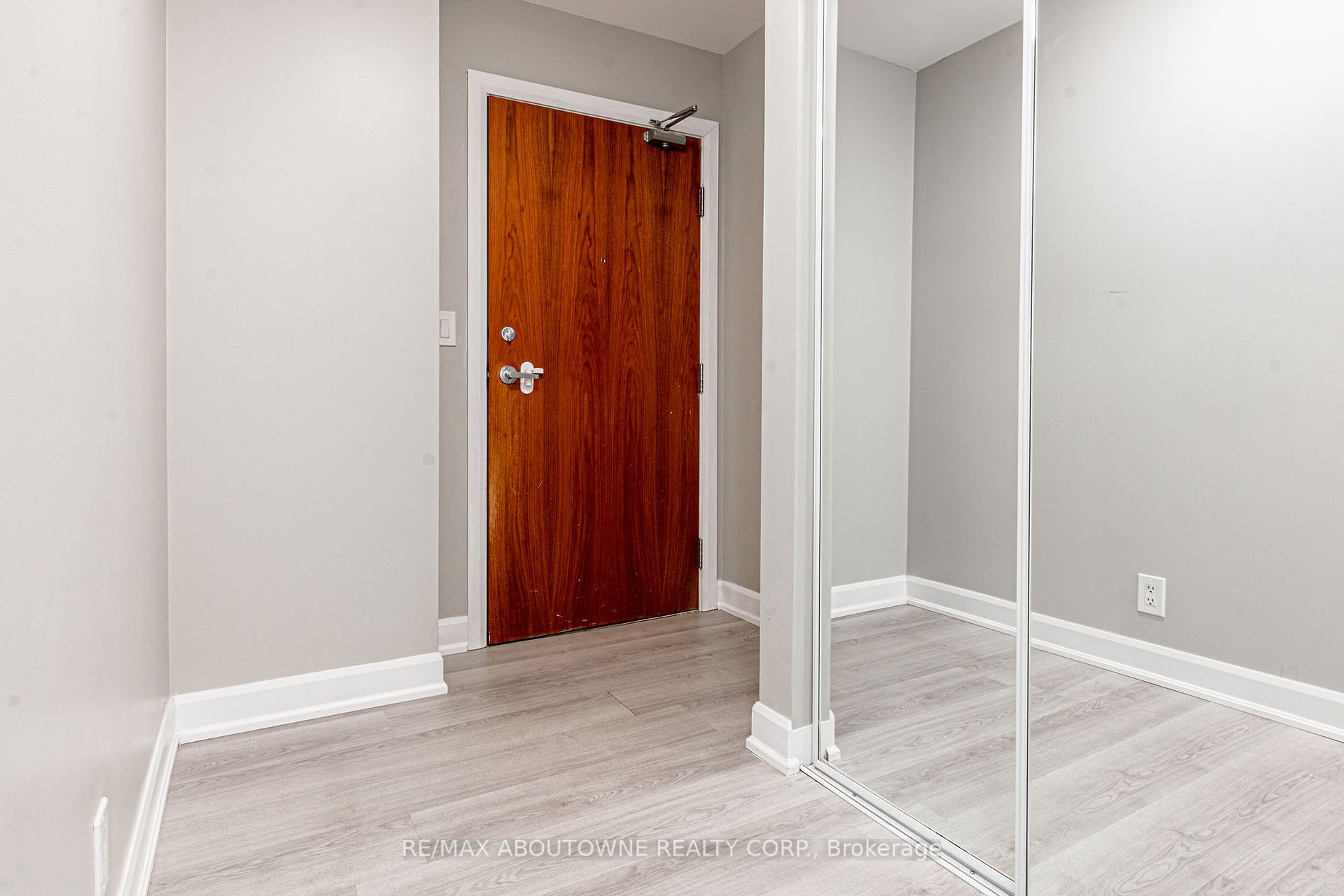 1 Elm Dr W, #802