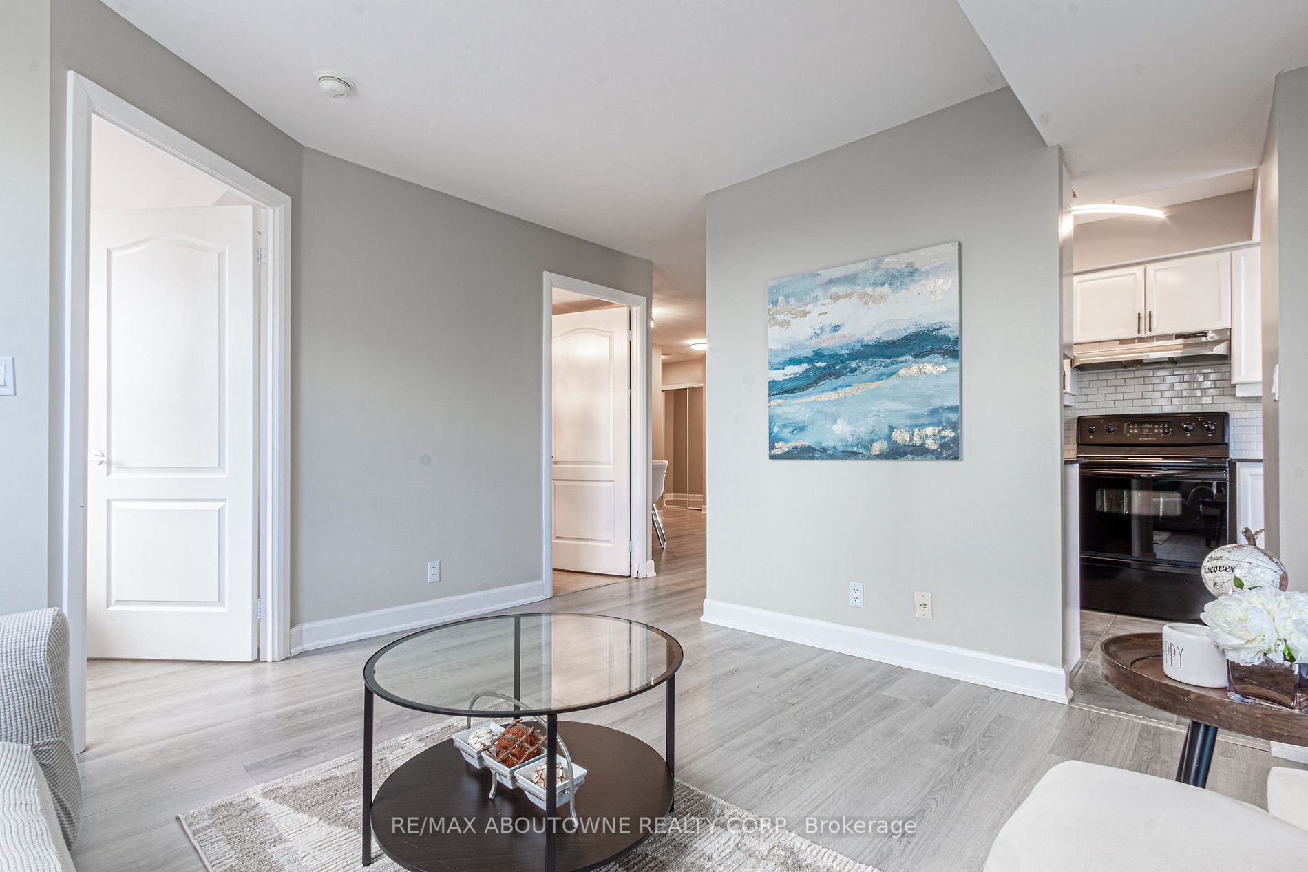 1 Elm Dr W, #802