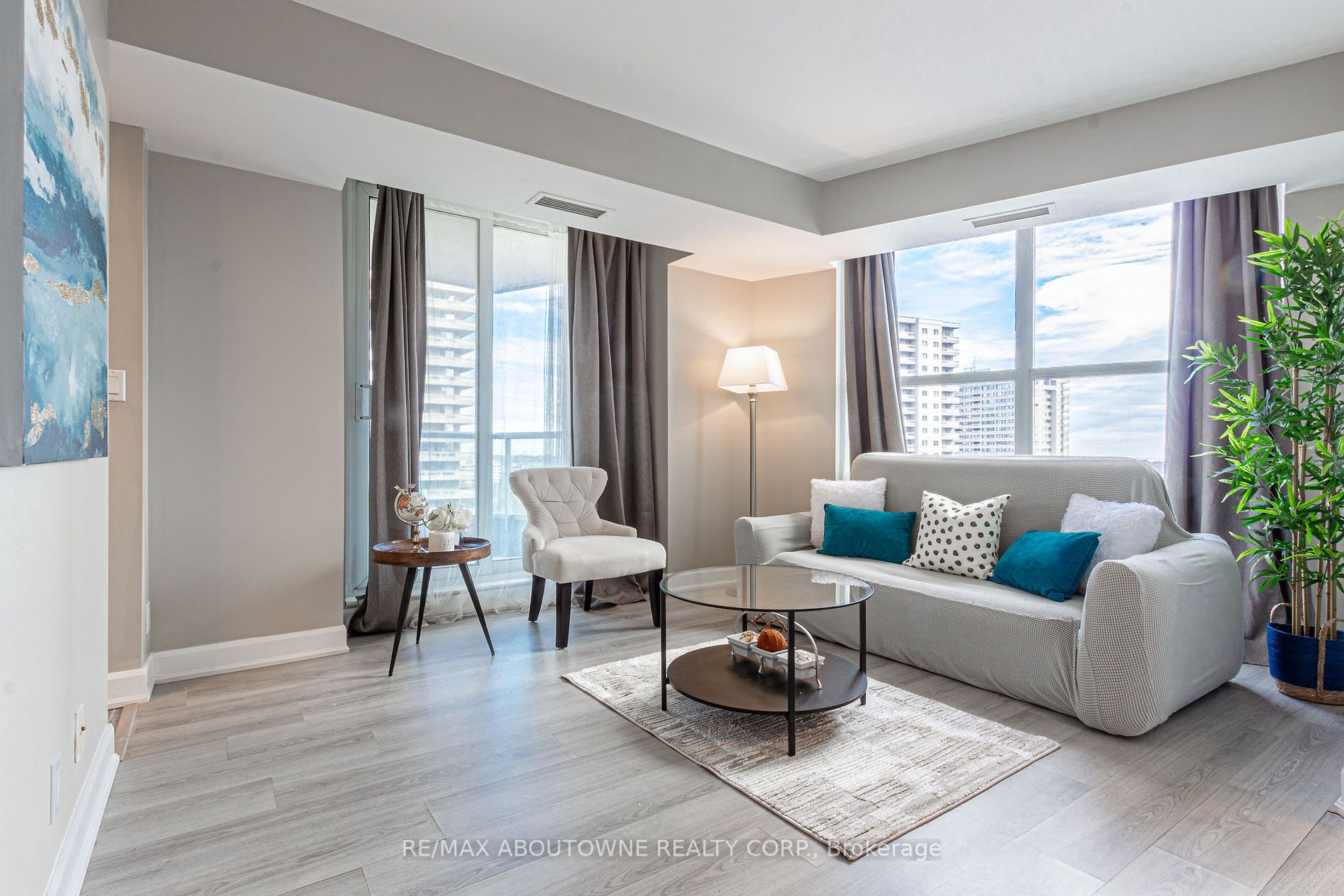 1 Elm Dr W, #802