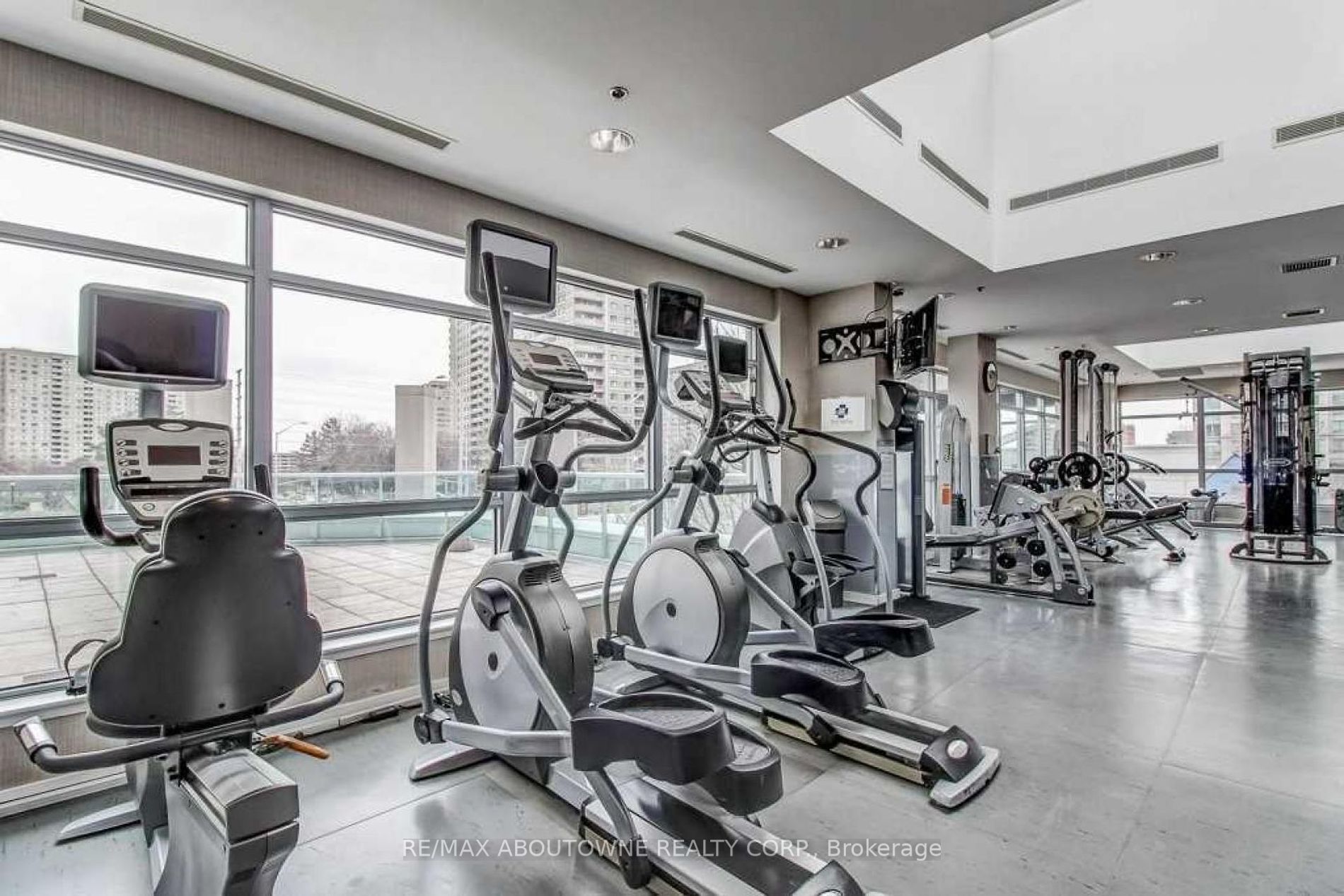 1 Elm Dr W, #802