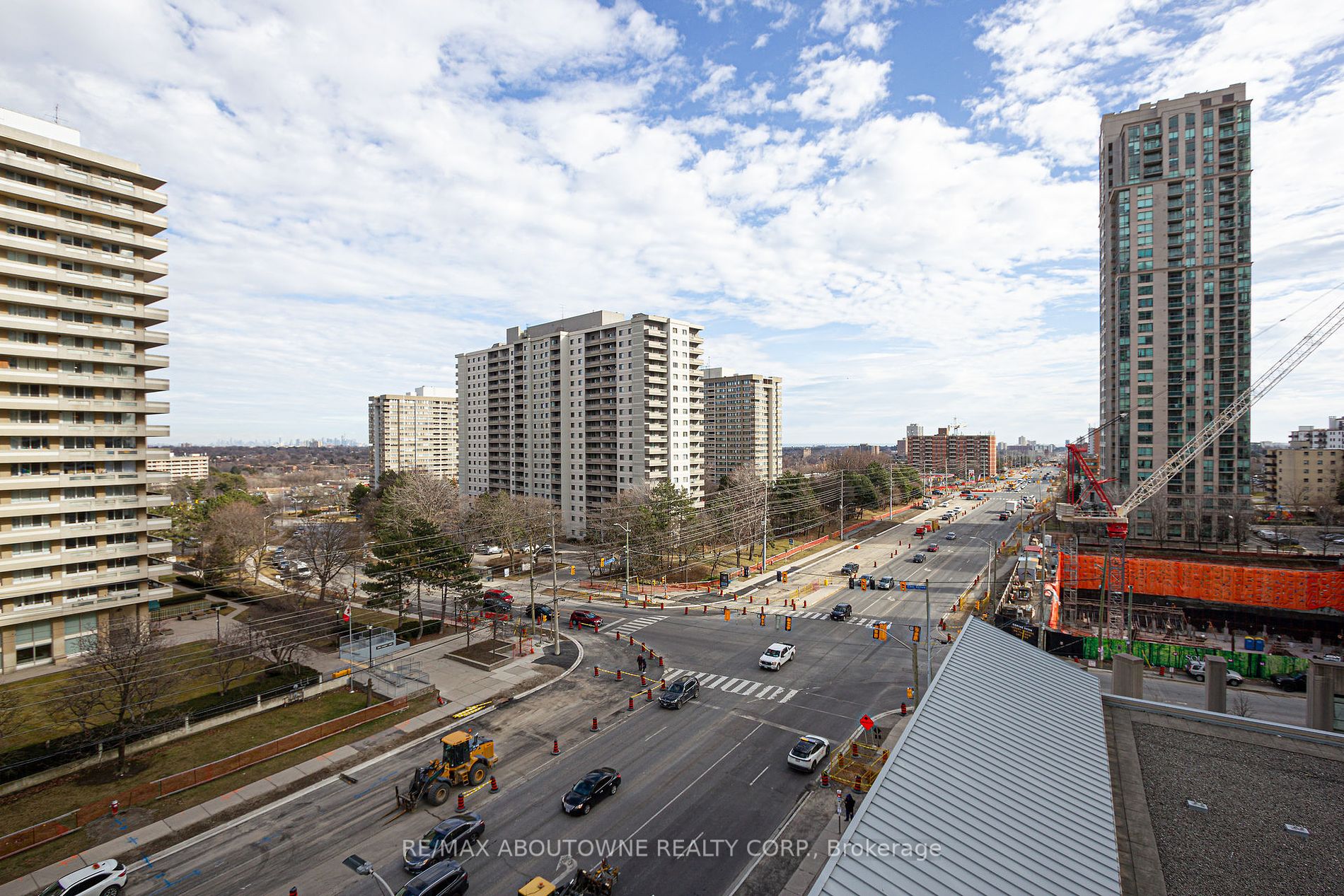 1 Elm Dr W, #802