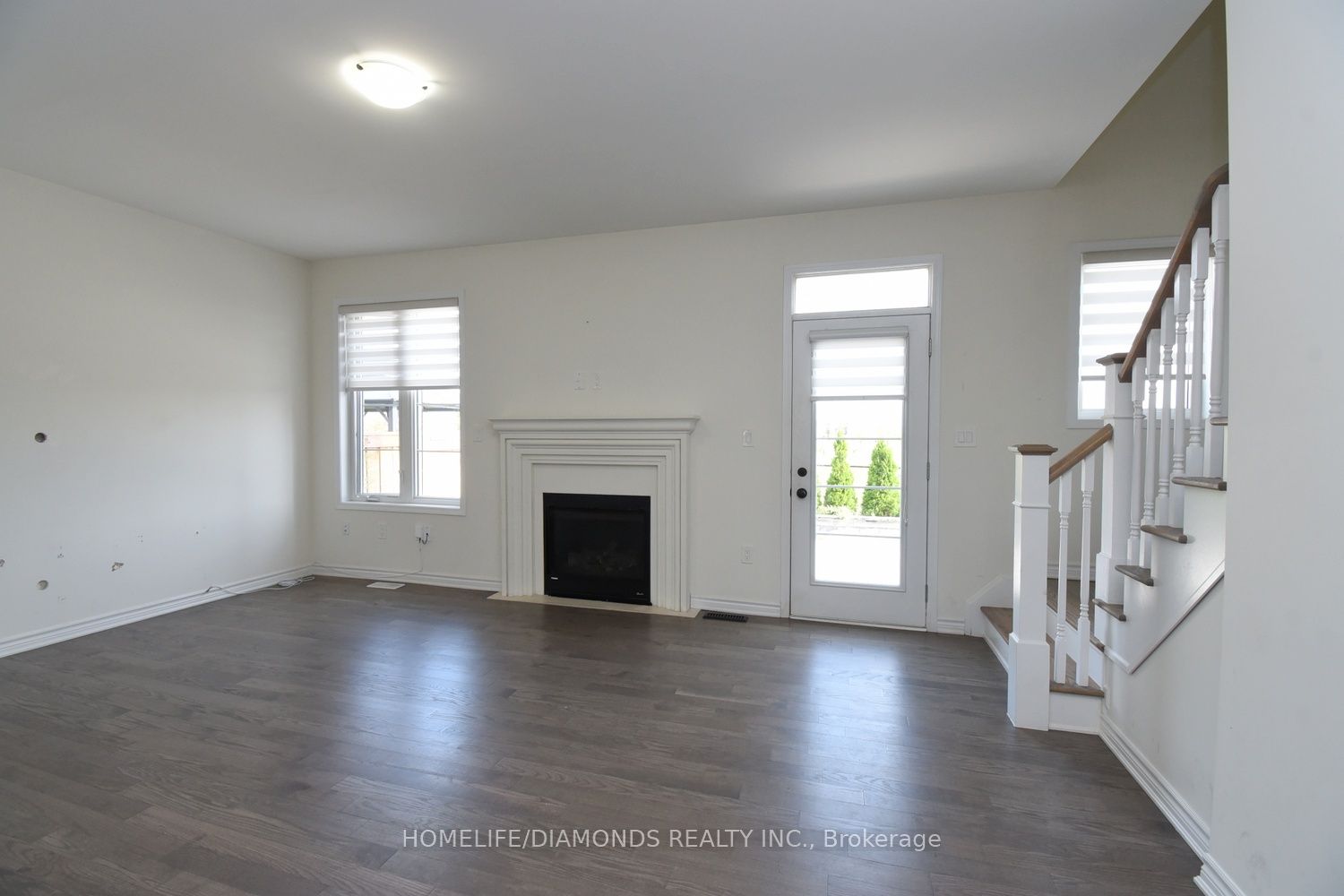 1363 Chretien St
