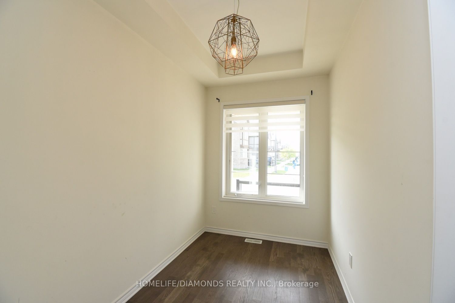 1363 Chretien St